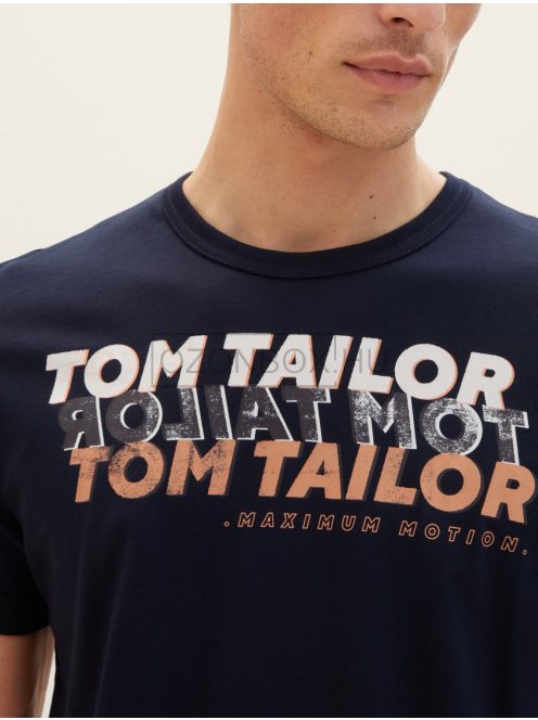 1036426-10668 Tom Tailor férfi rövid ujjú feliratos póló kapitánykék színben