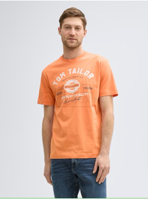 1037735-37755 Tom Tailor férfi rövid ujjú póló logó nyomtatással (téglás narancs)