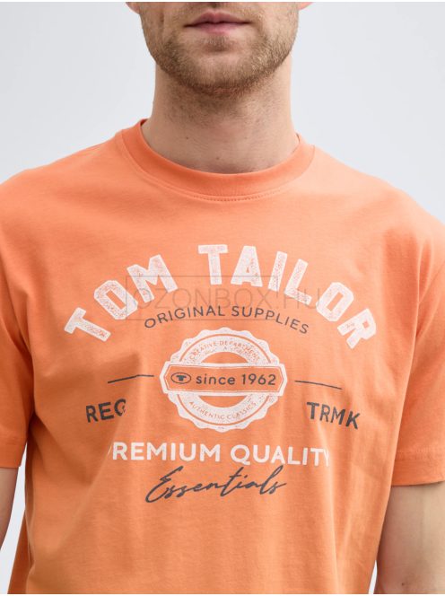 1037735-37755 Tom Tailor férfi rövid ujjú póló logó nyomtatással (téglás narancs)