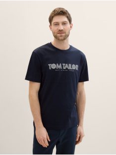   1041816-10668 Tom Tailor férfi rövid ujjú póló logó nyomtatással pilótakék színben