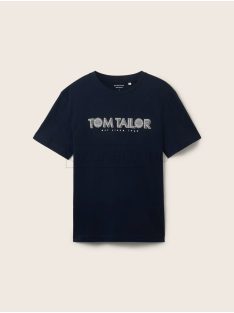   1041816-10668 Tom Tailor férfi rövid ujjú póló logó nyomtatással pilótakék színben