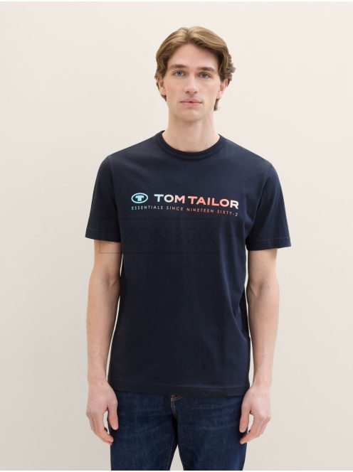 1041855-10668 Tom Tailor férfi rövid ujjú póló logó nyomtatással pilótakék színben