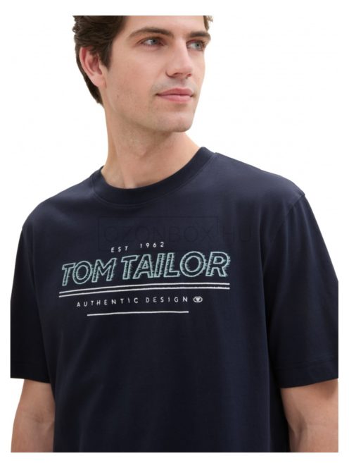 1043284-10668 Tom Tailor póló logó nyomattal (pilótakék)