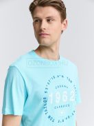 1046793-34921 Tom Tailor póló logó nyomattal (Karibi türkiz)