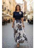 18677 Elaria Light ruha – Virágos elegancia (sötétkék)