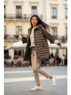 2909 Fiorella – Kávébarna hosszú steppelt kabát