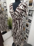 4634 Isabella – elegáns maxi ruha (kakaó zebra) 2.