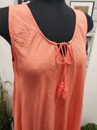 50652 Fiorella ruha – frissesség és kényelem minden lépésnél (korall)