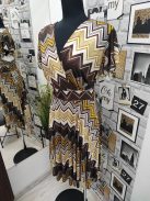 5471 Azura mintás ruha (Krém-barna-mustár)