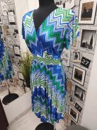 5471 Azura mintás ruha (krém-királykék-zöld-cikcakk)