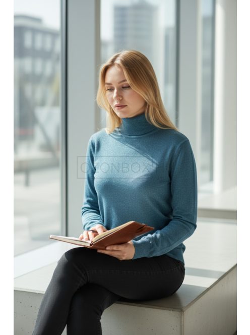 5851-37 ELARA – fémszálas finomkötött garbó (pávakék)