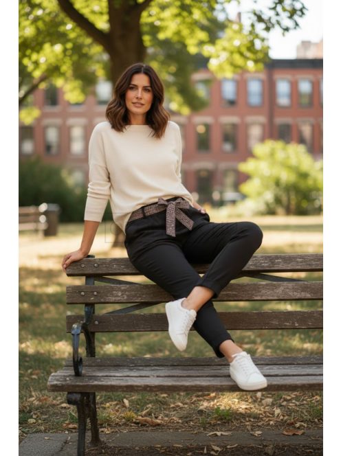 8922 Carmela – Fekete öves nadrág