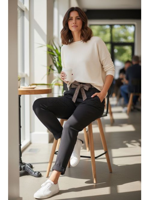 8922 Carmela – Fekete öves nadrág