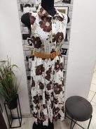 90246 Violetta mintás maxi ruha (fehér alapon bézs és barna virágos)