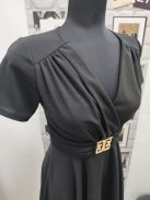 9260 PARMA átlapolt díszcsatos ruha fekete színben