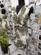 9272 ISABELLA pliszírozott átlapolt ruha zöld mintával
