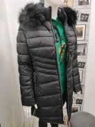 DK110L-1 női hosszú, karcsúsított kabát, EXTRA méret fekete színben