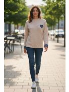 F72225-2 Mirella – Bézs kötött pulóver szív-applikációval
