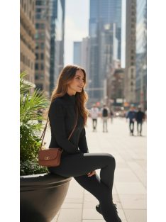   S90111 Bianca Sport – Sportos-elegáns szett cipzáras felsővel és leggingssel (fekete)