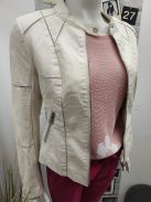 T3-076-11 CHLOE karcsúsított műbőrkabát törtfehér színben