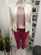 T3-076-11 CHLOE karcsúsított műbőrkabát törtfehér színben